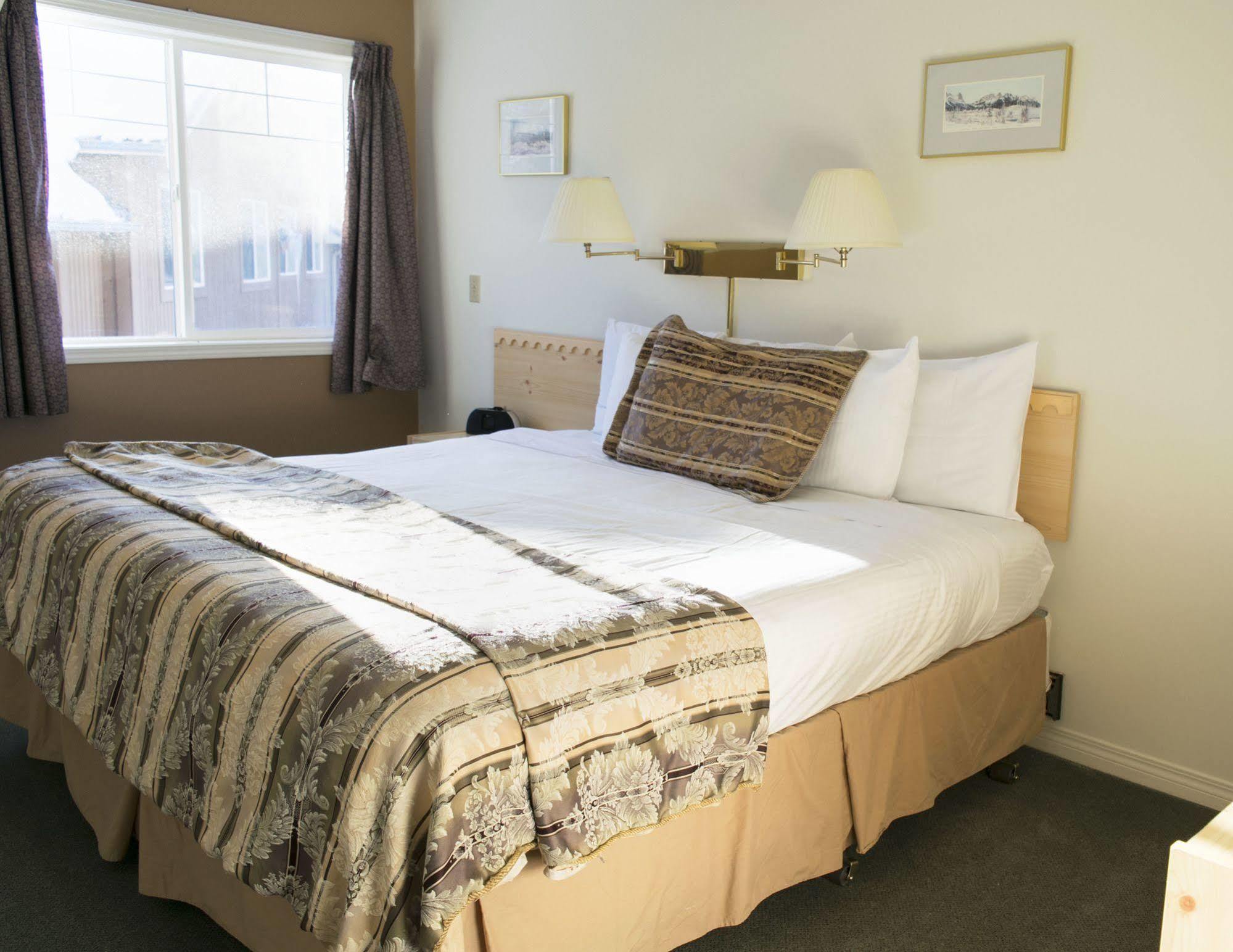 Banff Boundary Lodge Κάνμορ Εξωτερικό φωτογραφία